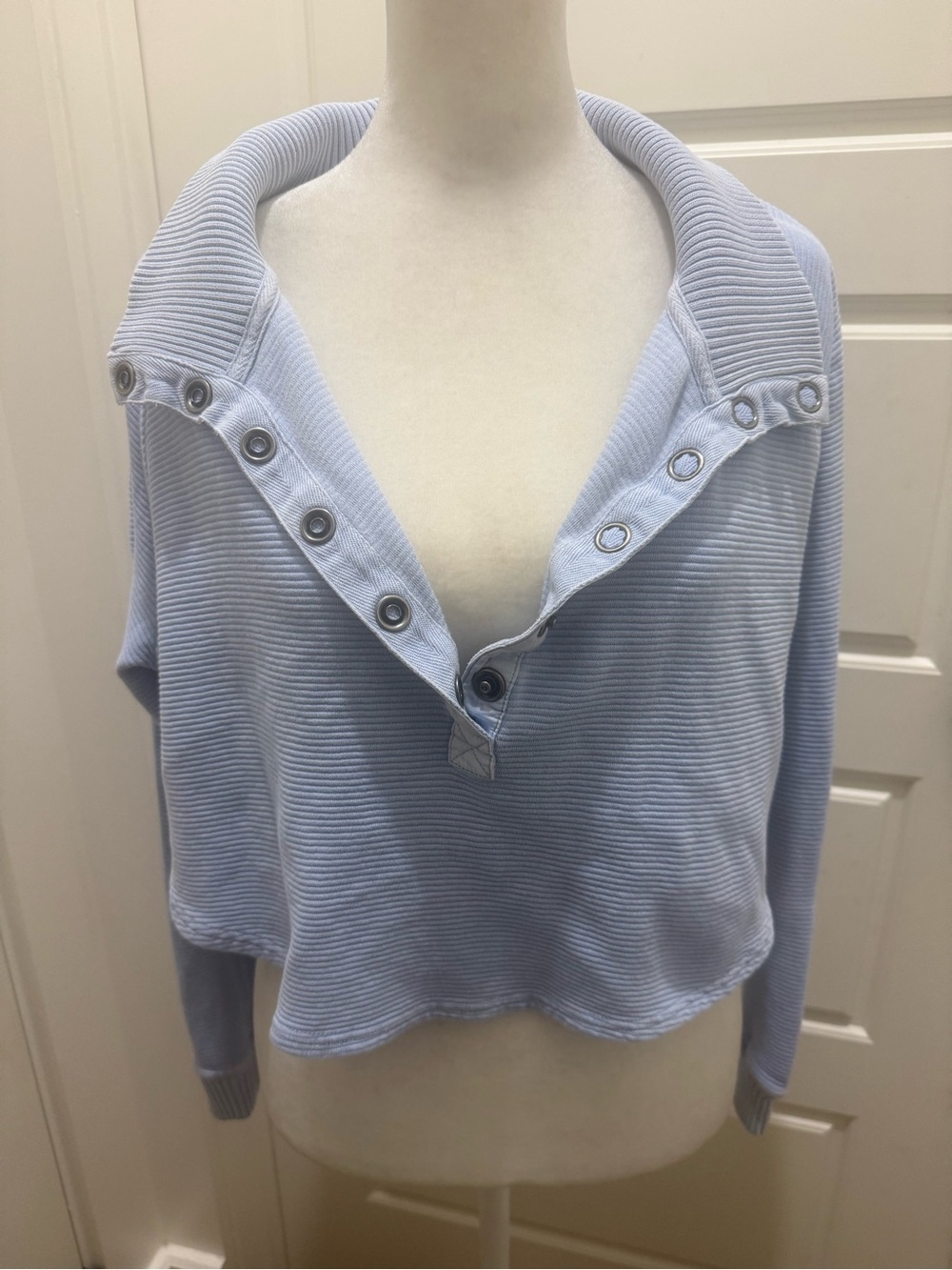 Free People Movement. So fly Henley. Light Blue. Size XS. - Picture 4 of 15